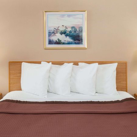 Days Inn By Wyndham Charleston Екстериор снимка