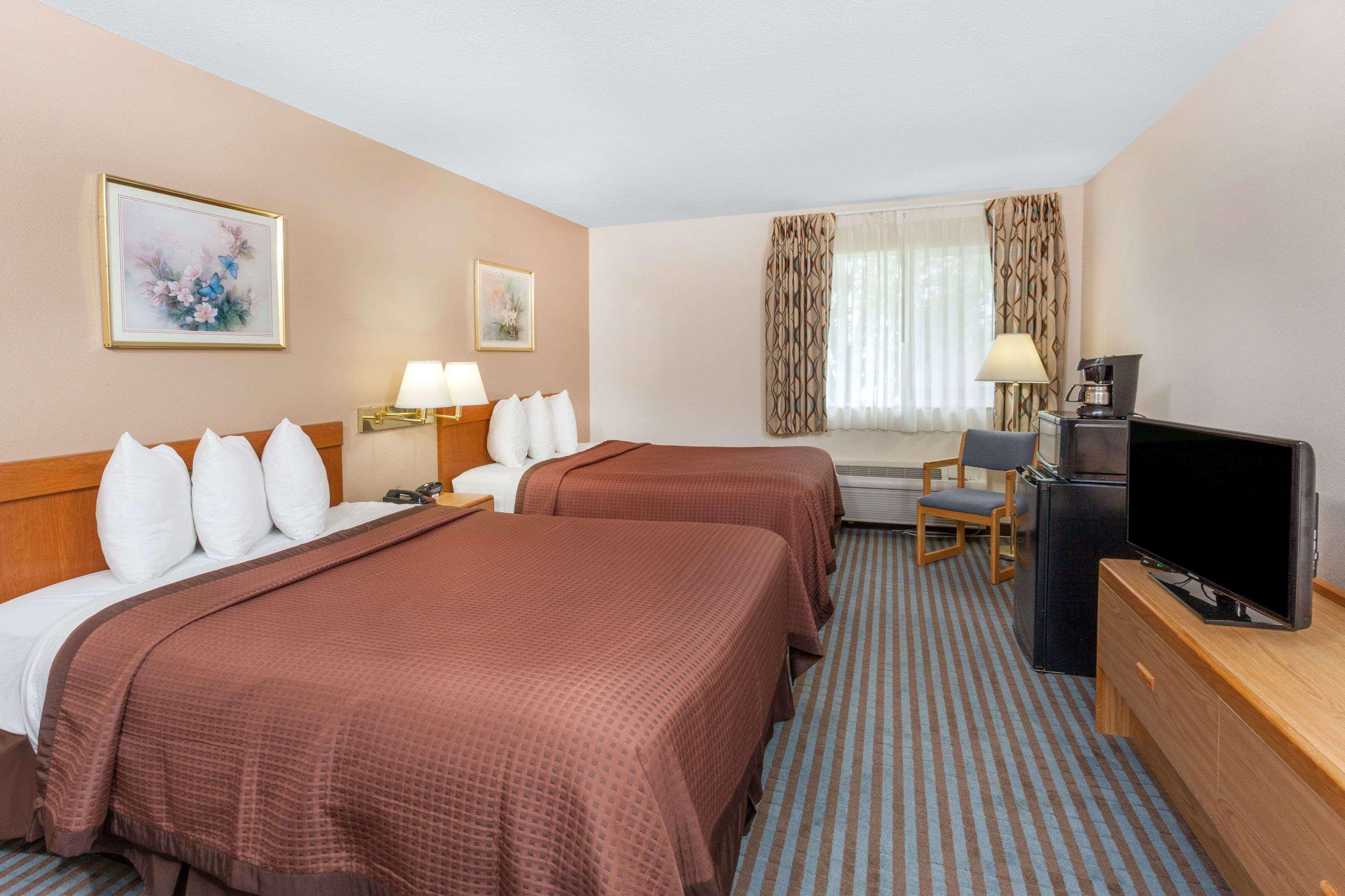 Days Inn By Wyndham Charleston Екстериор снимка