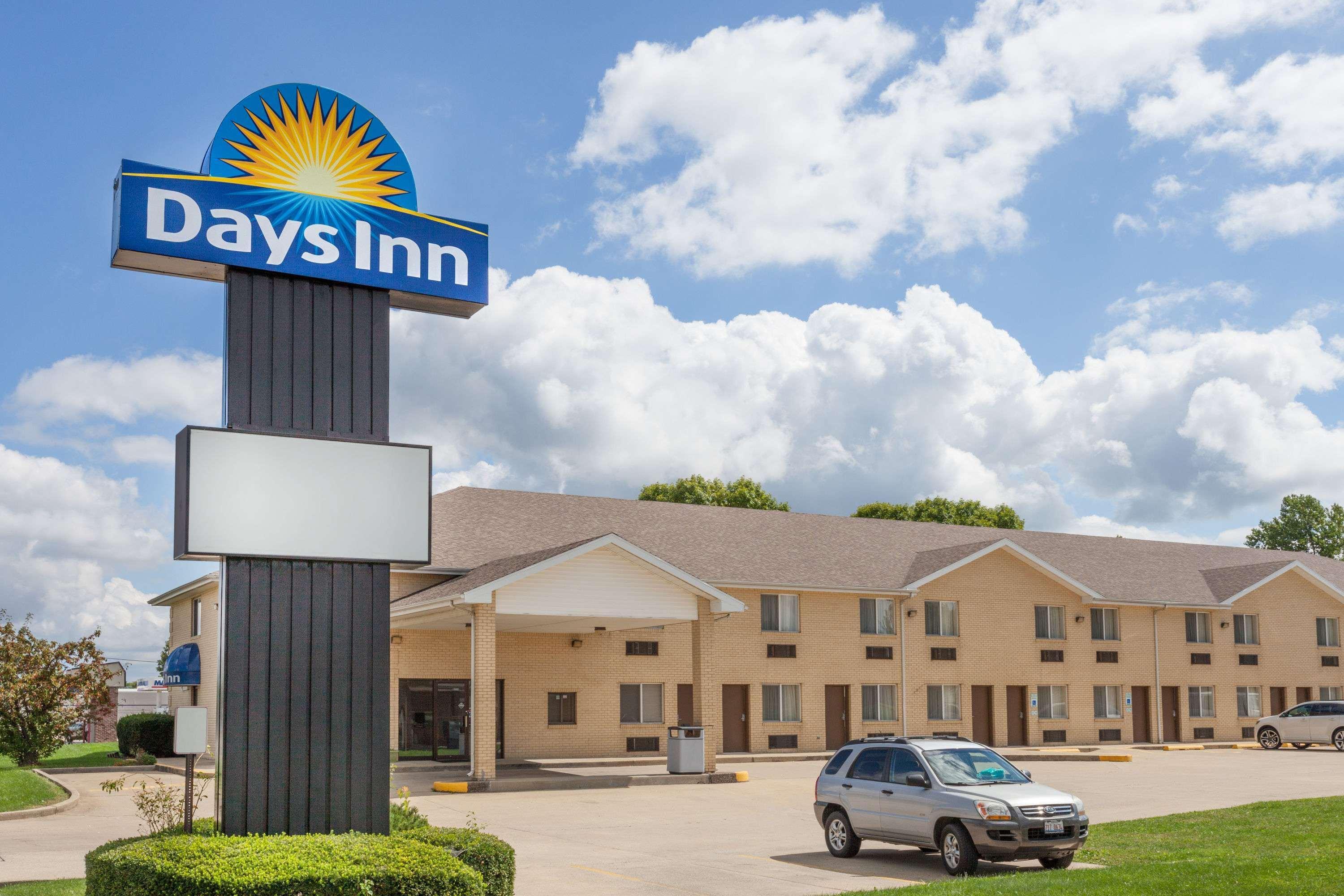 Days Inn By Wyndham Charleston Екстериор снимка
