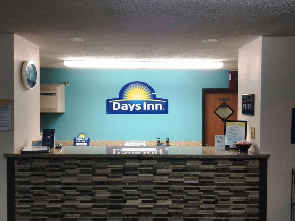 Days Inn By Wyndham Charleston Екстериор снимка