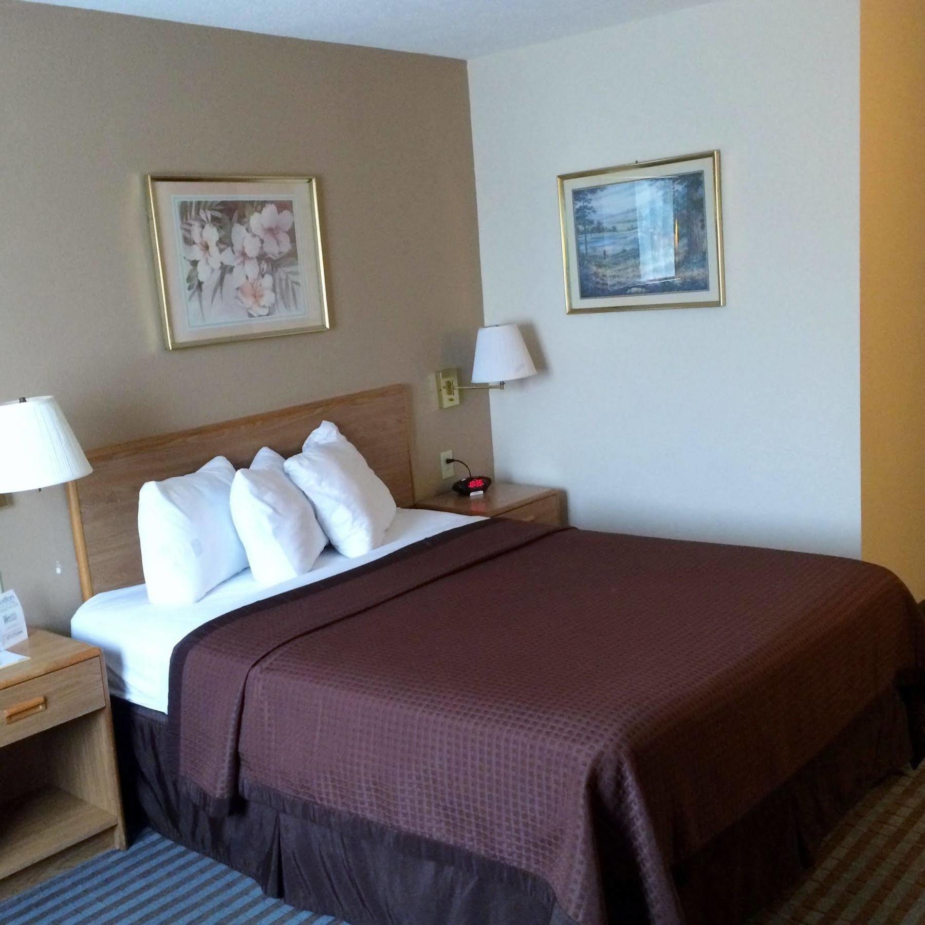 Days Inn By Wyndham Charleston Екстериор снимка